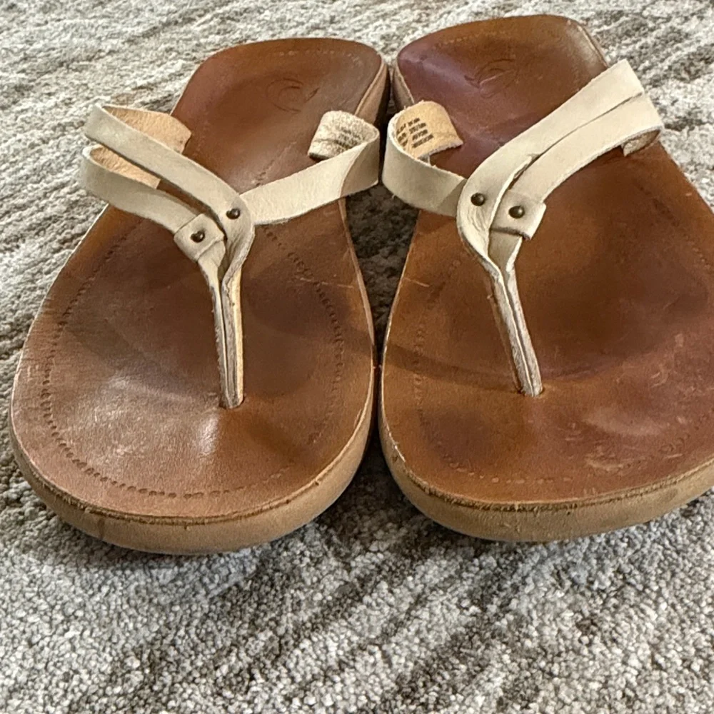 OluKai Kapehe Luana Women‎ Sz 8 Tapa Sahara Tan Cream Full Grain Leather Sandals